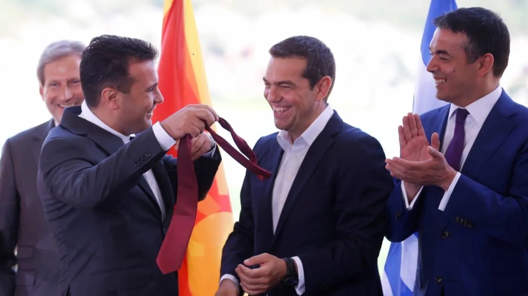 «Πρόεδρε, θα πέσουμε για ένα κωλοόνομα;» – Τι γράφει ο Τσίπρας για τη Συμφωνία των Πρεσπών