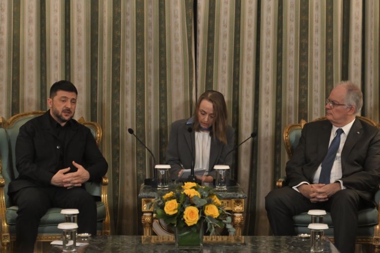 Ζελένσκι: Ευχαριστούμε τον ελληνικό λαό για την αλληλεγγύη – Τασούλας: Ακλόνητη η στήριξή μας στην Ουκρανία