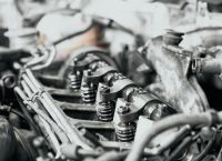 Η Κομισιόν Αναθεωρεί τον Στόχο Απαγόρευσης Βενζινοκίνητων/Πετρελαιοκίνητων το 2035