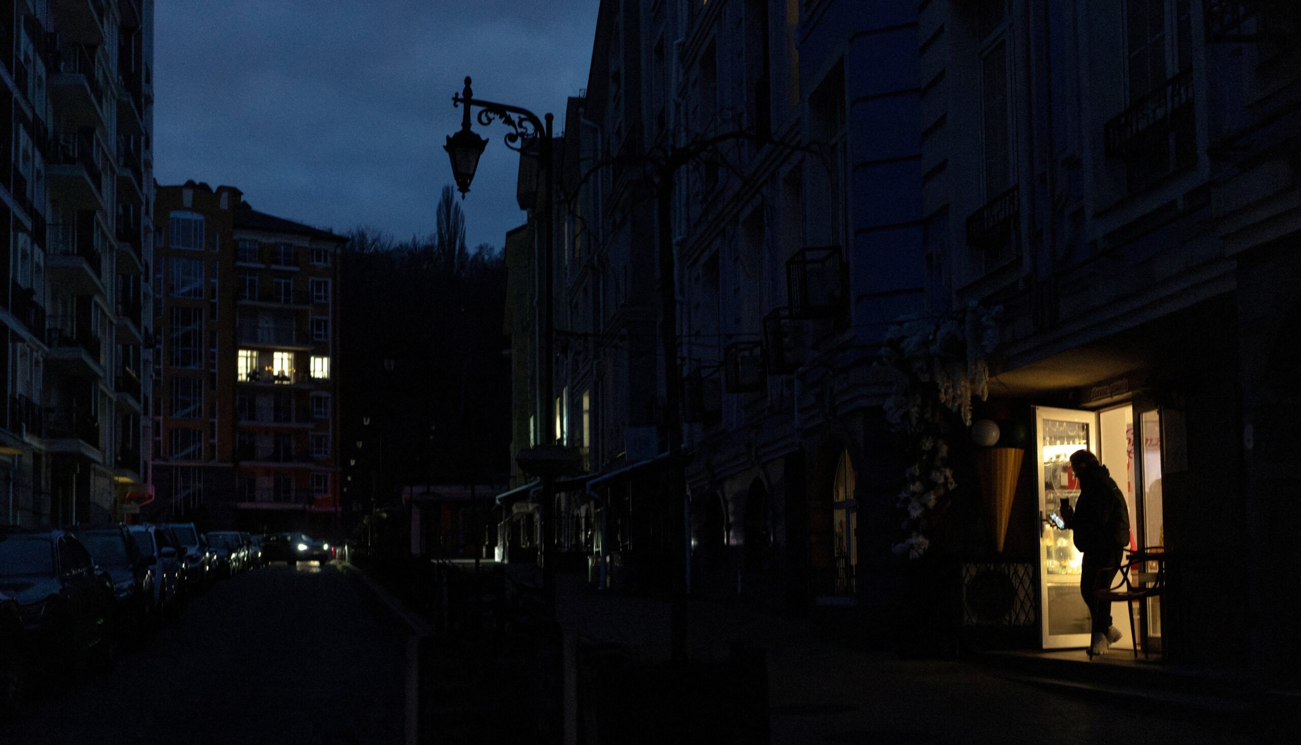 Σκοτάδι σε πάνω από 1 εκατομμύριο νοικοκυριά: Νέο μαζικό ρωσικό μπαράζ σε ενεργειακές υποδομές της Ουκρανίας!