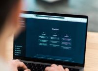 Chatbot και ψύχωση: Οι γιατροί προειδοποιούν για «συνένοχους» στην ενίσχυση παραληρηματικών ιδεών