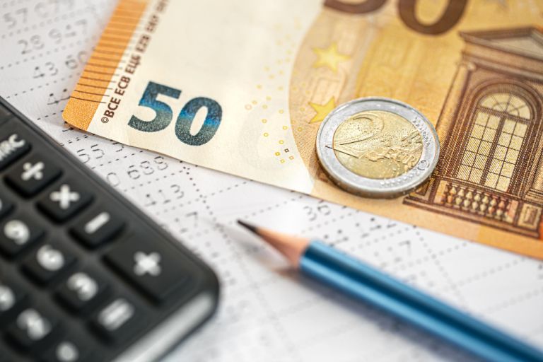 Παραμονή Πρωτοχρονιάς: Λήγει στις 23:00 η προθεσμία για 7 κρίσιμες φορολογικές υποχρεώσεις