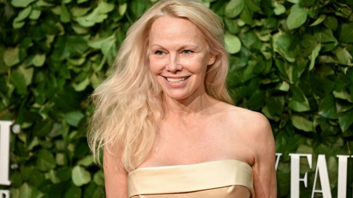 Pamela Anderson: «Ναι, κοιμήθηκα με τον Liam Neeson και συστηνόμουν ως “η μέλλουσα κυρία Neeson”!»