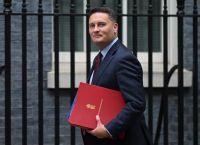 Βρετανία: Ο Wes Streeting τάσσεται υπέρ επιστροφής σε τελωνειακή ένωση με την ΕΕ