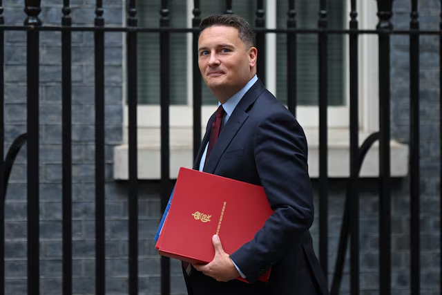 Βρετανία: Ο Wes Streeting τάσσεται υπέρ επιστροφής σε τελωνειακή ένωση με την ΕΕ