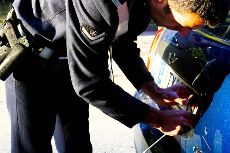 Δήμος Αθηναίων: Επιστροφή πινακίδων οχημάτων από 22 Δεκεμβρίου για τις γιορτές των Χριστουγέννων