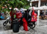 «70% μπόνους για να πνιγείτε»: Η κατακραυγή που ανάγκασε την efood να πατήσει φρένο