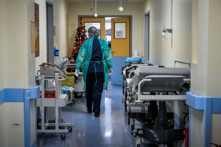 Χριστούγεννα χωρίς γρίπη: Τι να προσέξετε για ασφαλείς γιορτές το 2025-2026