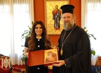 Η Κίμπερλι Γκίλφοϊλ στη Θεσσαλονίκη, οι ευλογίες, ο Άγιος Δημήτριος και το ξεχωριστό δώρο