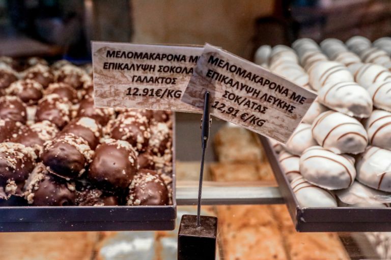 Χριστούγεννα: Φούρνοι και ζαχαροπλαστεία ανοιχτά – Οι τιμές σε μελομακάρονα, κουραμπιέδες και βασιλόπιτες