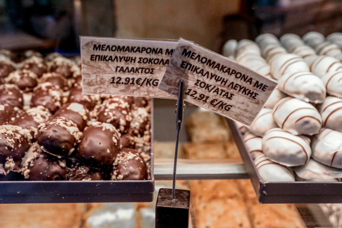 Χριστούγεννα: Φούρνοι και ζαχαροπλαστεία ανοιχτά – Οι τιμές σε μελομακάρονα, κουραμπιέδες και βασιλόπιτες