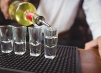 «Νυχτερινός Ποιμήν»: Εφοδος σε μπαρ της Αθήνας, επτά ανήλικοι εντοπίστηκαν