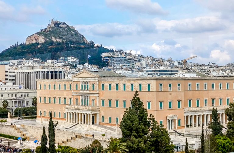 Πρωτογενές πλεόνασμα πάνω από 4% του ΑΕΠ το 2025