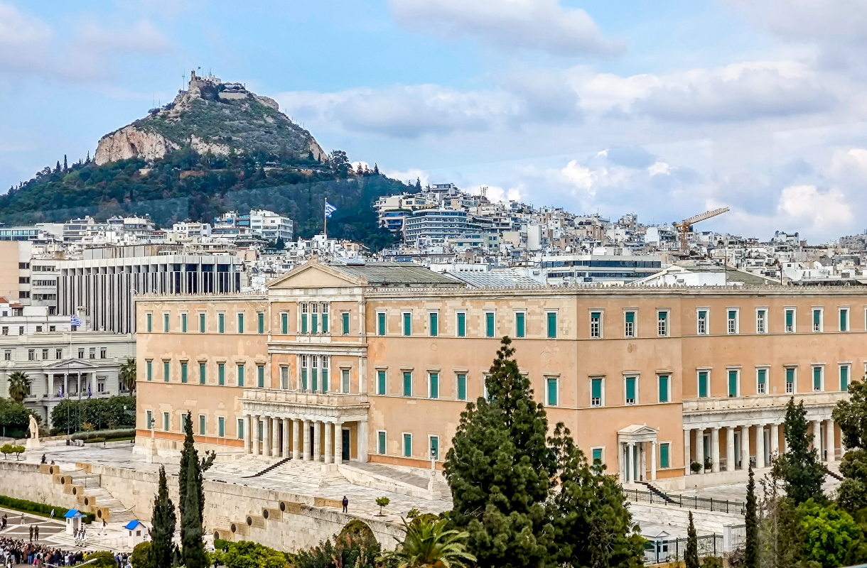 Πρωτογενές πλεόνασμα πάνω από 4% του ΑΕΠ το 2025