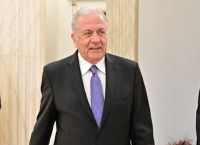 Γαλάζιο αντάρτικο στο αγροτικό: Ο Αβραμόπουλος καλεί το Μαξίμου να τερματίσει τη σύγκρουση