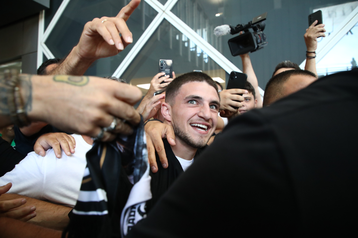 ΠΑΟΚ: Έφτασε ο Ζαφείρης στη Θεσσαλονίκη – Άμεσα Προπονήσεις και Έτοιμος για Μάχες από Ιανουάριο!