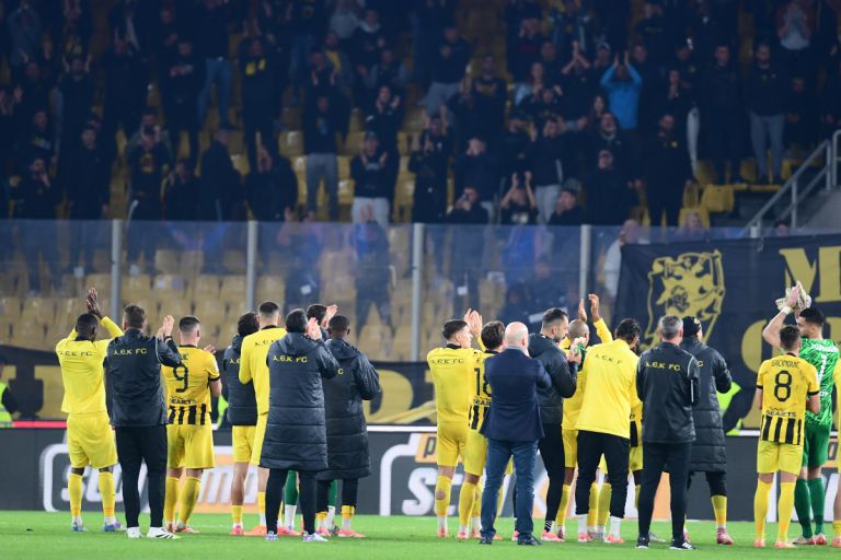 Νέα καμπάνα της UEFA στην ΑΕΚ: 30.000€ πρόστιμο και «αιωρούμενη» τιμωρία για τα εκτός έδρας