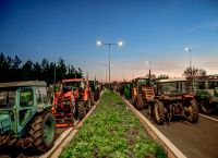 Αγρότες: «Ήρθαμε για να μείνουμε» – Φουντώνουν τα μπλόκα σε όλη τη Βόρεια Ελλάδα