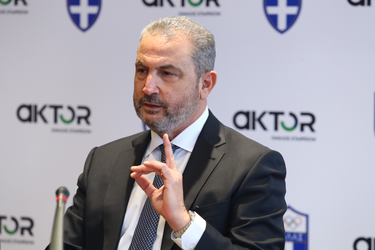 Τιμιτική πρόσκληση στο Κέννεντυ Σέντερ: Ο Αλέξανδρος Εξάρχου στο πλευρό του Τραμπ