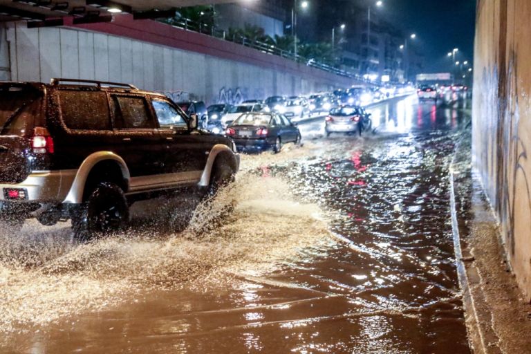 Κακοκαιρία Byron: Κλειστά σχολεία σήμερα — Τι ισχύει για δημόσιο & ιδιωτικό τομέα