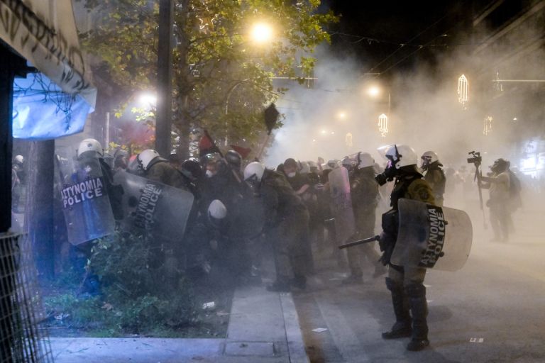 Πορεία μνήμης για τον Αλέξανδρο Γρηγορόπουλο: Επεισόδια στο κέντρο της Αθήνας- Συλλήψεις και προσαγωγές