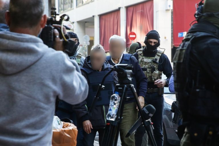 «Έλληνας Εσκομπάρ»: Προθεσμία για την Πέμπτη – Ελεύθεροι οι 5 συλληφθέντες από τα δικαστήρια Πειραιά