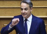 Προϋπολογισμός 2026: Πολιτικά μηνύματα, εσωτερικές αιχμές και το αφήγημα της «σταθερότητας»