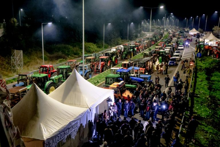Αγρότες: «Όχι σε συνάντηση με τον Μητσοτάκη και κλιμάκωση των κινητοποιήσεων» αποφάσισε το μπλόκο της Νίκαιας