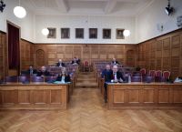 Νέα Αριστερά: Το Μαξίμου «ρίχνει μαύρο» στις εξεταστικές επιτροπές καταργώντας τη ζωντανή μετάδοση