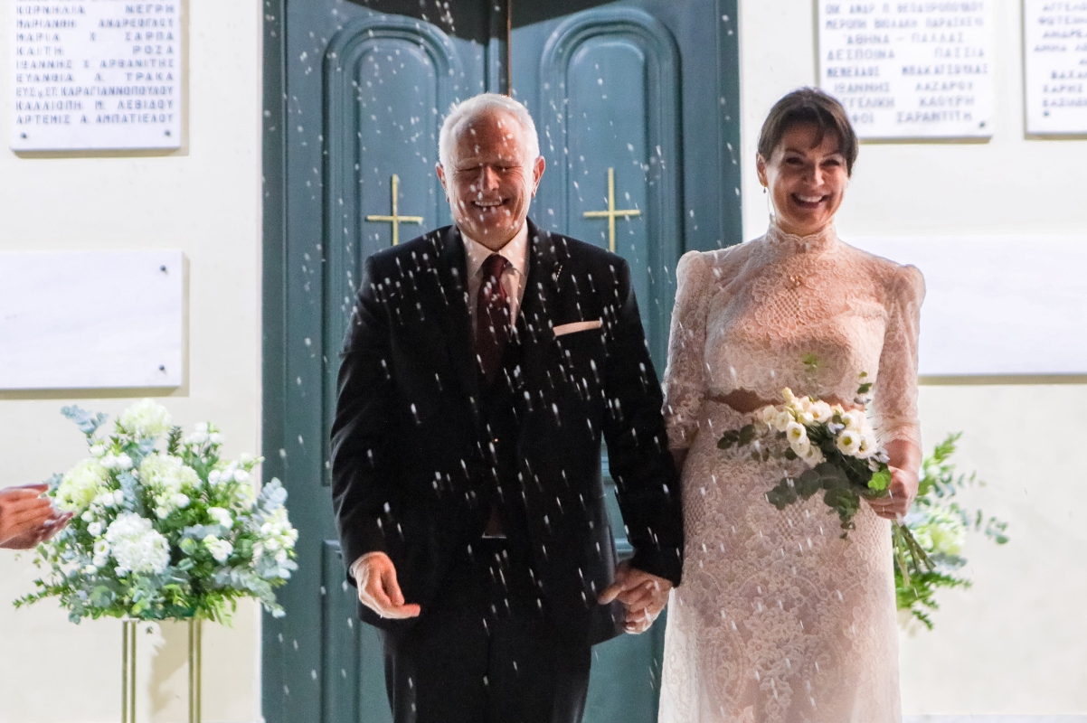 Γιάννης Ραγκούσης και Μαρίνα Κοντοτόλη παντρεύτηκαν στην Αγία Σοφία Ακροπόλεως