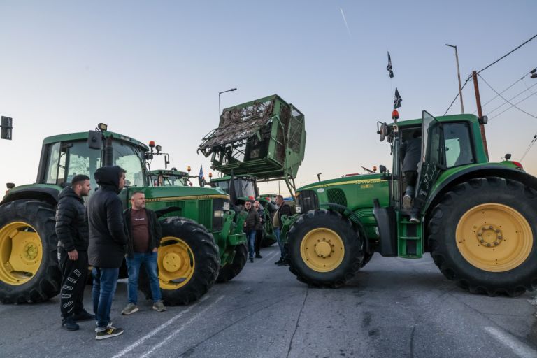 Αγροτικές Κινητοποιήσεις: Η Κυβέρνηση Εξετάζει «Plan B» με Πρόστιμα στους Οδηγούς Τρακτέρ!