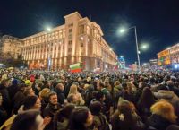 Βουλγαρία στο χείλος έκρηξης: Μαζικές διαδηλώσεις για διαφθορά και ευρώ συγκλονίζουν τη χώρα