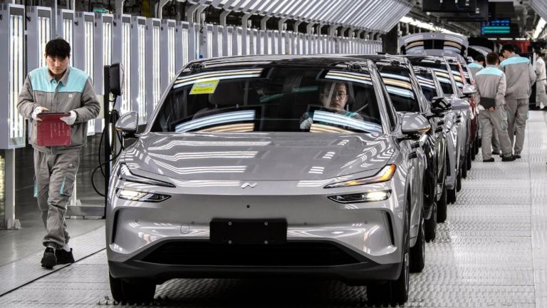 Κινεζικά EVs «σφυροκοπούν» την Ευρώπη – Ρεκόρ μεριδίου για Νοέμβριο 2025