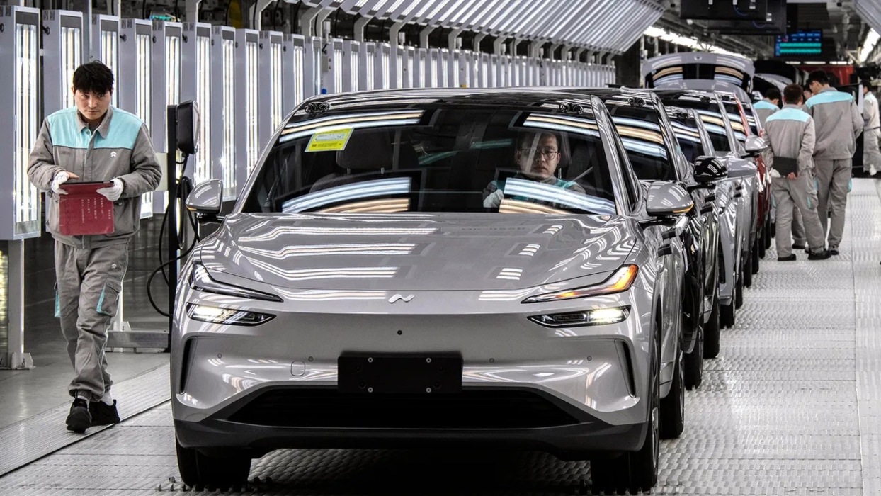 Κινεζικά EVs «σφυροκοπούν» την Ευρώπη – Ρεκόρ μεριδίου για Νοέμβριο 2025