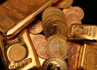 Χρυσός: Οδεύει προς τα 5.000 δολάρια – Γιατί το ράλι δεν τελειώνει το 2025