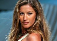 Ζιζέλ! «Κορμάρα» 10 μήνες μετά τη γέννηση του 3ου παιδιού της – Το viral βίντεο που έριξε το Instagram