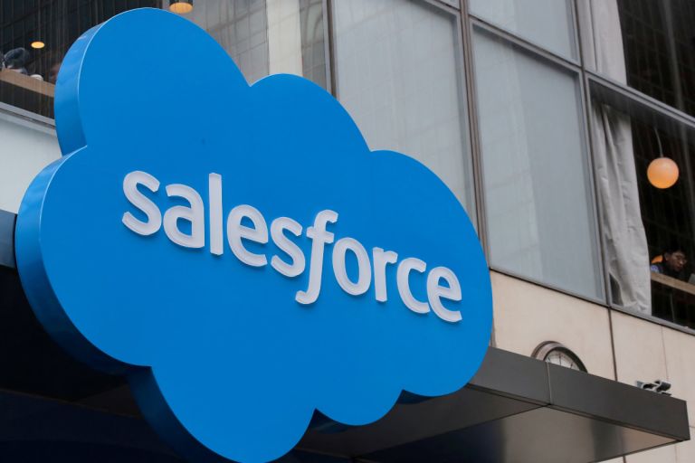 Salesforce: Ισχυρό γ’ τρίμηνο, άλμα στην ΤΝ και αναβάθμιση των εκτιμήσεων για το 2026