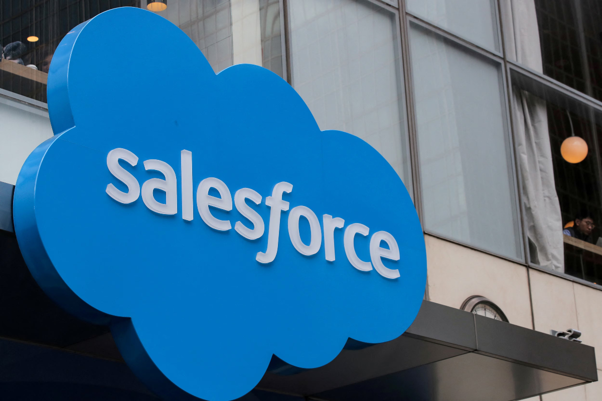 Salesforce: Ισχυρό γ’ τρίμηνο, άλμα στην ΤΝ και αναβάθμιση των εκτιμήσεων για το 2026