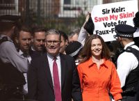 Βρετανία: Φουντώνει στους Εργατικούς η πίεση για επιστροφή στην τελωνειακή ένωση με την ΕΕ