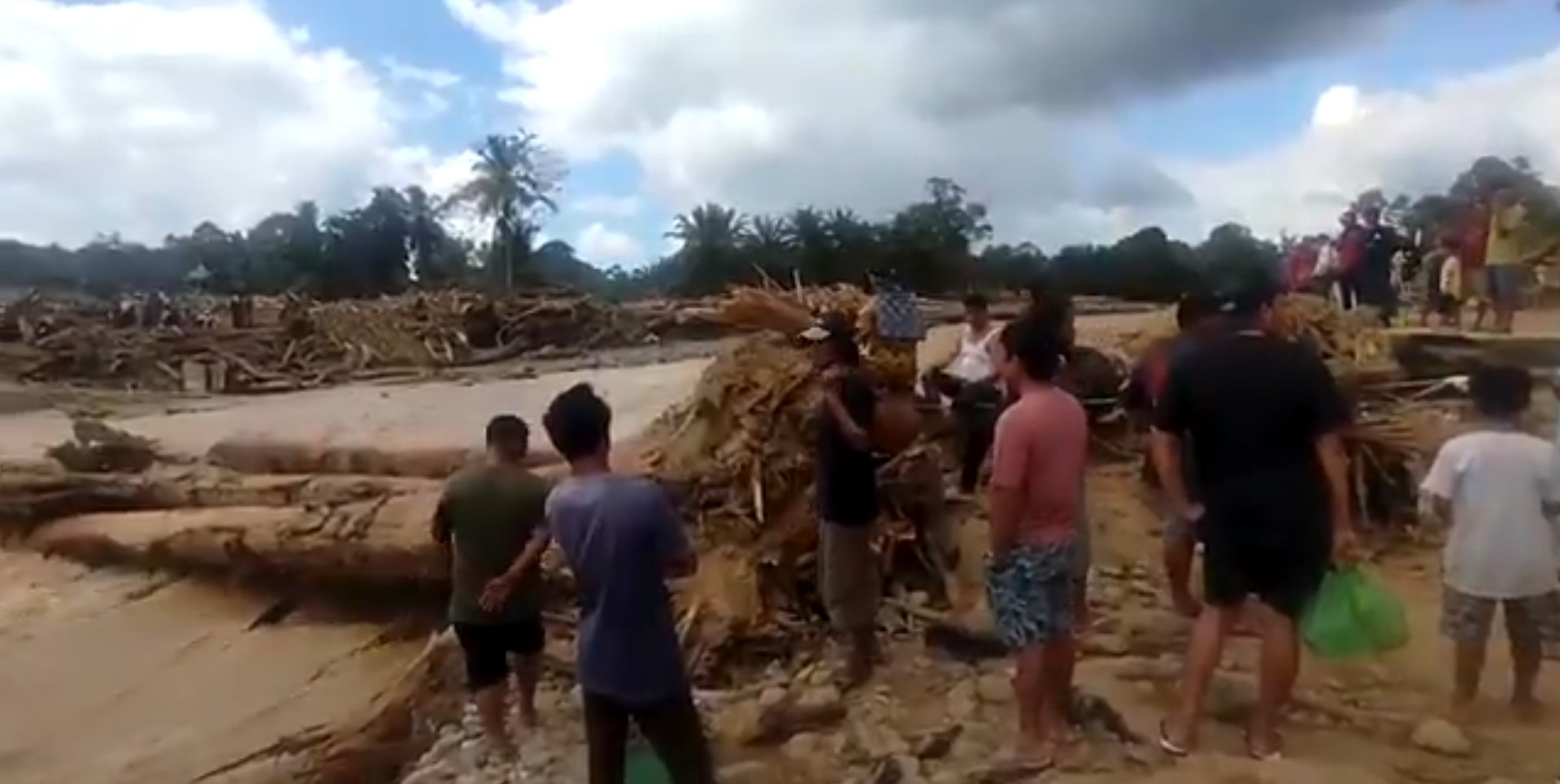 Νοτιοανατολική Ασία: Πάνω από 1.160 νεκροί από τις πλημμύρες – τρομάζει το μέγεθος της καταστροφής