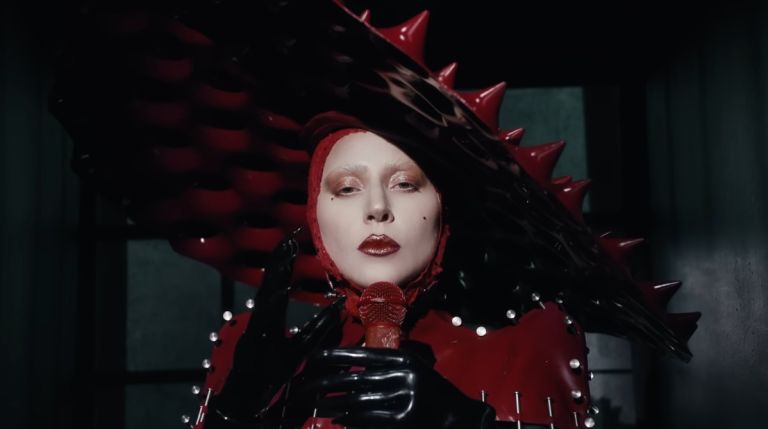 Rolling Stone αποθεώνει τη Lady Gaga: Το «Abracadabra» που μάγεψε ολόκληρο το 2025
