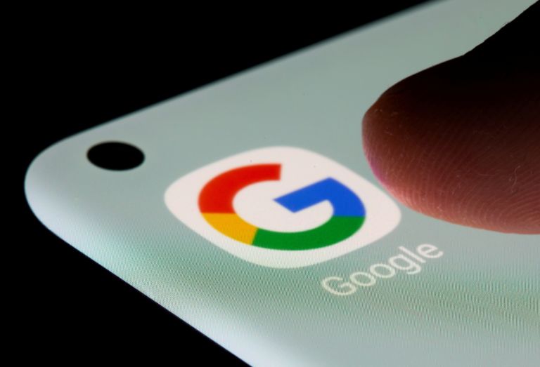 Η Google «σφάζει» κλικ και κέρδη εκδοτών: Δραστική μείωση επισκεψιμότητας εν μέσω εορτών – Έρχεται σύγκρουση!