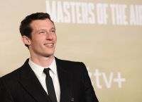 Callum Turner: Ο αρραβωνιαστικός της Dua Lipa έτοιμος να φορέσει το σμόκιν του νέου James Bond;