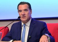 Άδωνις,μελομακάρονα και μοντάζ: όταν η παραπληροφόρηση γίνεται «παραπολιτική τέχνη» [vid,pics]