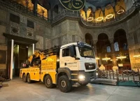 Αγία Σοφία: «Σώζουμε τον τρούλο, δεν τον καταστρέφουμε» – Τι απαντούν οι ειδικοί για τα φορτηγά