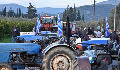 Ξεσηκωμός αγροτών σε όλη τη χώρα: Ανοίγουν διόδια, στήνουν μπλόκα και στέλνουν μήνυμα στο Μαξίμου