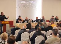 Αγρότες κλιμακώνουν τα μπλόκα: Ομοφωνία, “όχι” σε διάλογο με κυβέρνηση –πίεση για λύσεις στον πρωτογενή τομέα