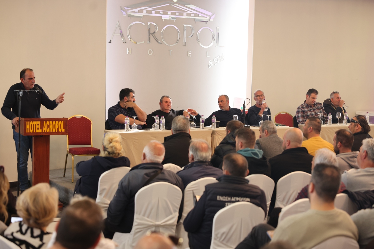 Αγρότες κλιμακώνουν τα μπλόκα: Ομοφωνία, “όχι” σε διάλογο με κυβέρνηση –πίεση για λύσεις στον πρωτογενή τομέα