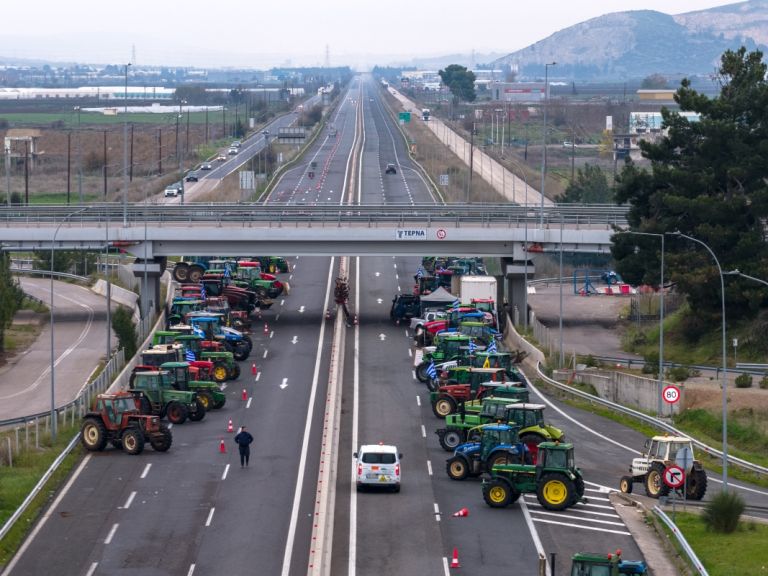 Αγροτικά μπλόκα: Άνοιξαν οι σήραγγες των Τεμπών – Ο «χάρτης» με τις κινητοποιήσεις σε όλη τη χώρα