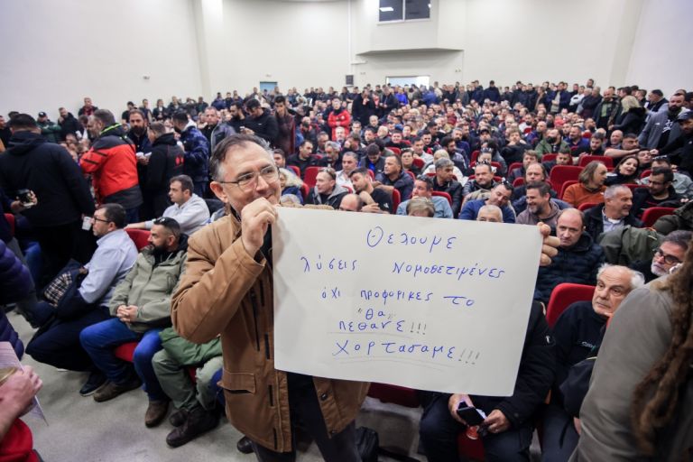 Ελλάδα: Οι αγρότες λένε «όχι» στο Μαξίμου – τα τρακτέρ παραμένουν στα μπλόκα